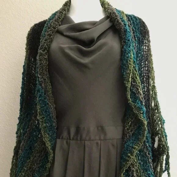 NEW Handmade Ruffle Lace Boucle Shawl - Picture 5 of 8